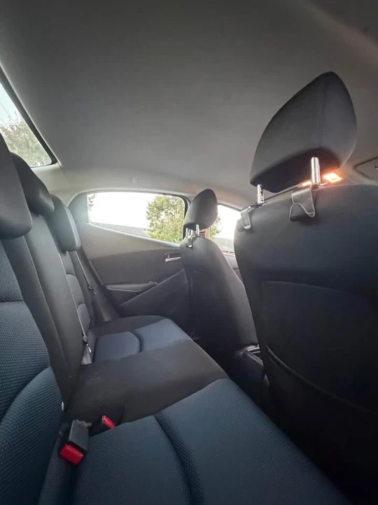 2019 Toyota Yaris - Image 10 of 16