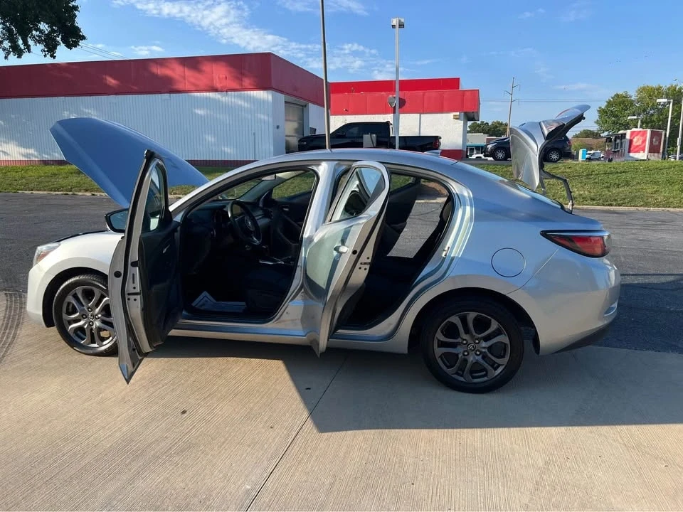2019 Toyota Yaris - Image 17 of 20