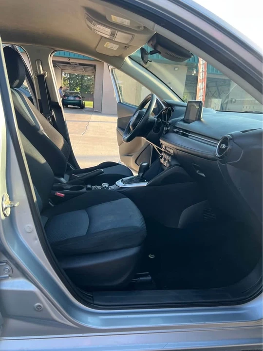 2019 Toyota Yaris - Image 10 of 19
