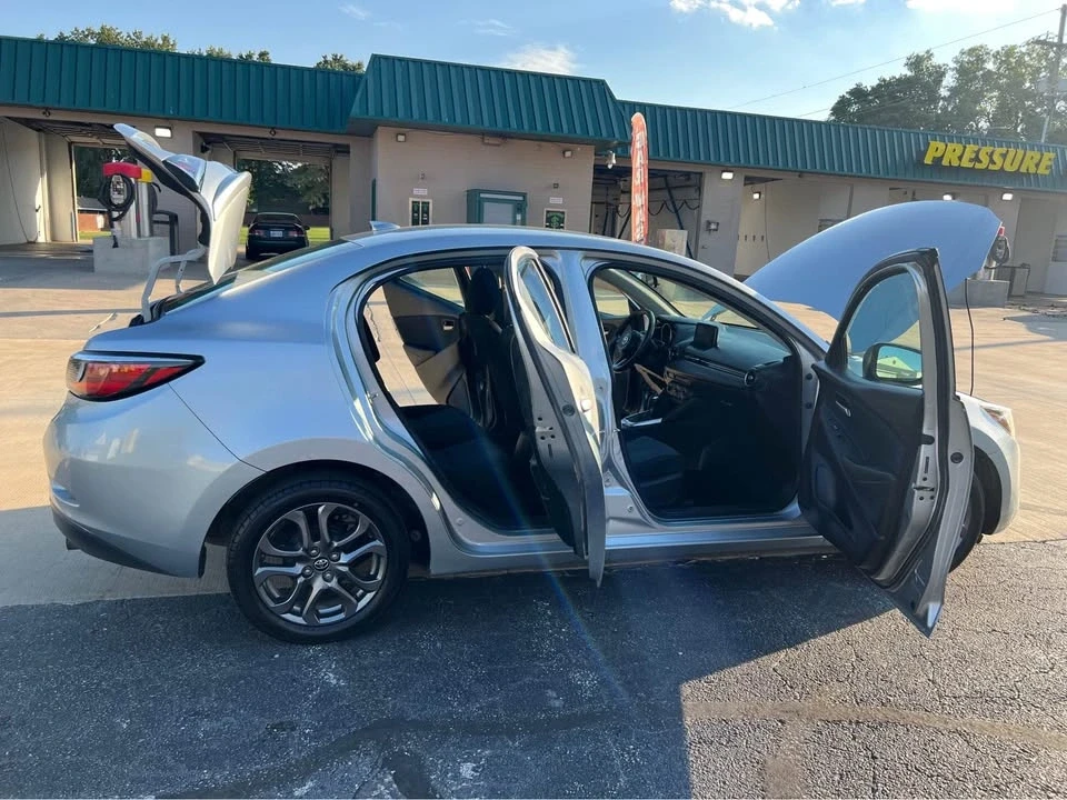 2019 Toyota Yaris - Image 18 of 19