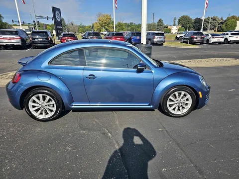 2019 Volkswagen Beetle 2.0T Final Edition SE Hatchback 2D
