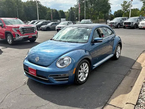 2019 Volkswagen Beetle 2.0T SE Hatchback 2D