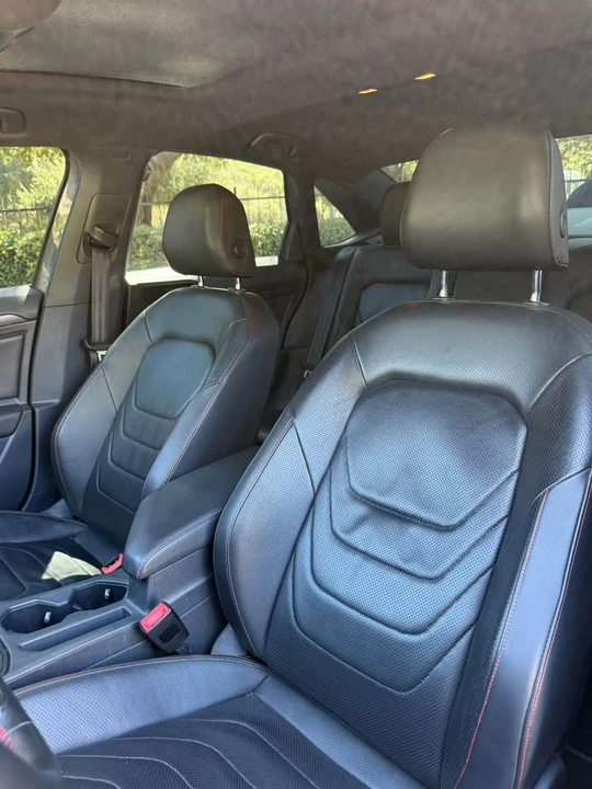 2019 Volkswagen - Image 6 of 10