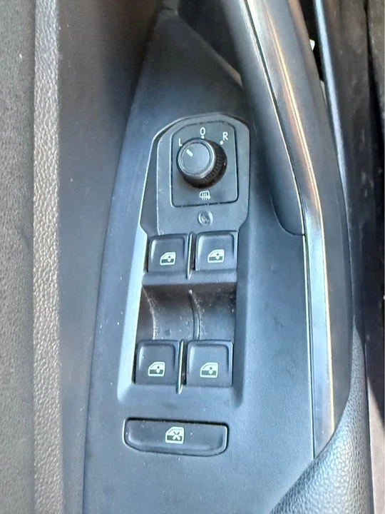 2019 Volkswagen A7 Jetta - Image 5 of 8