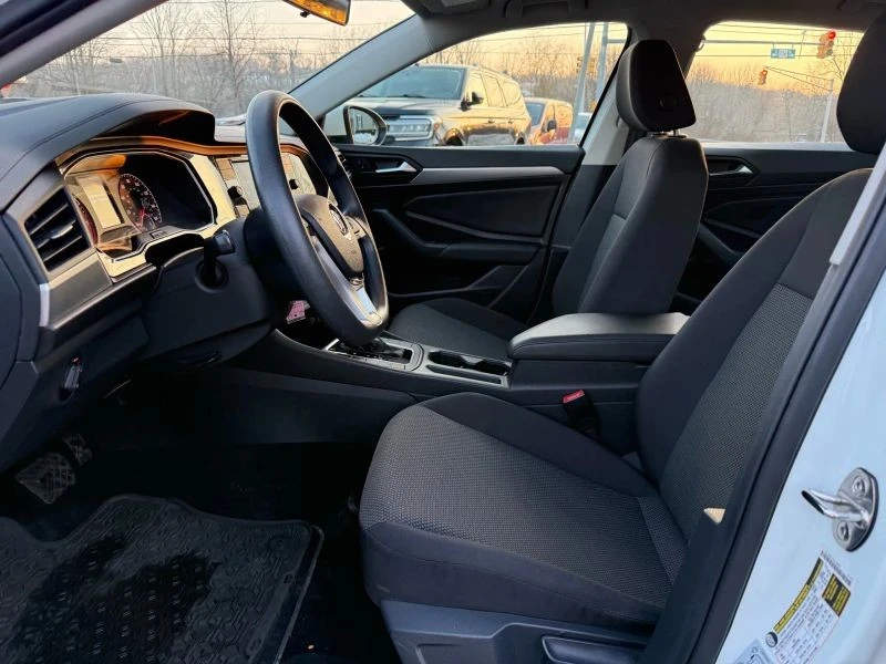 2019 Volkswagen A7 Jetta - Image 9 of 12