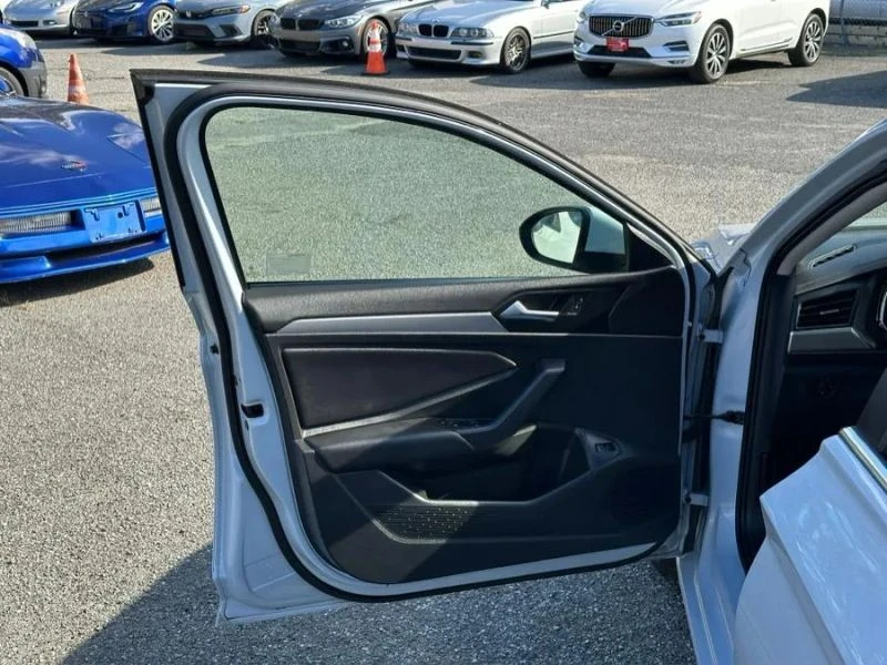 2019 Volkswagen A7 Jetta - Image 9 of 12