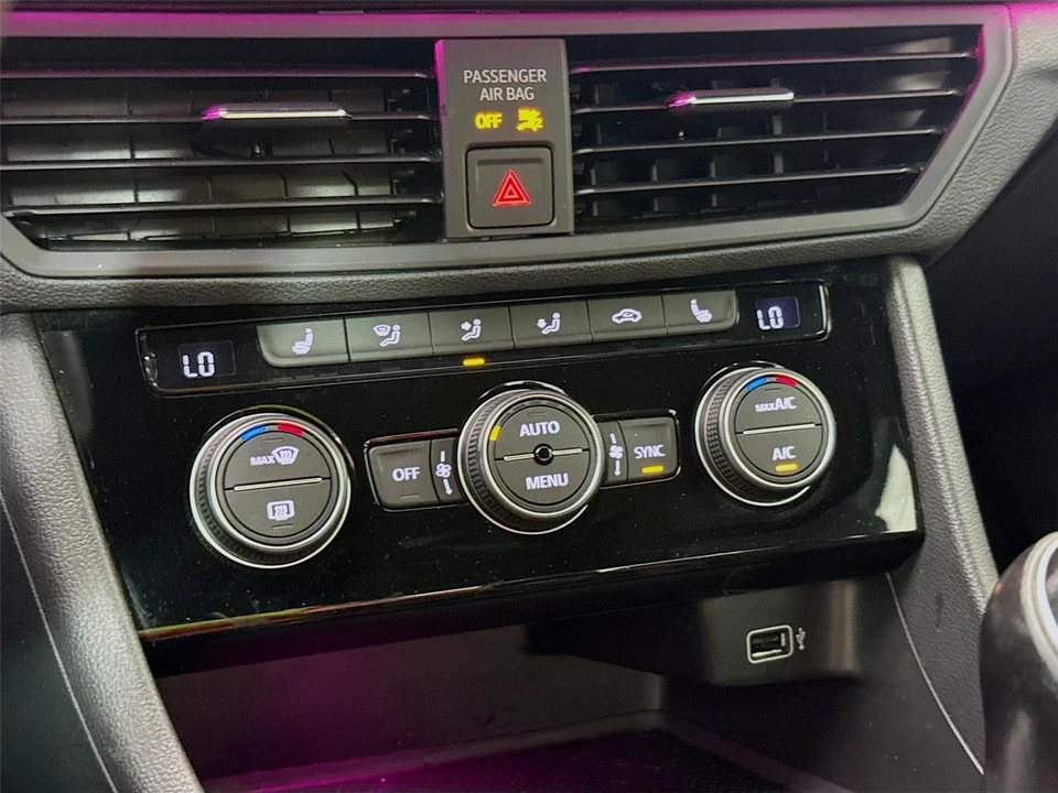 2019 Volkswagen A7 Jetta - Image 10 of 14