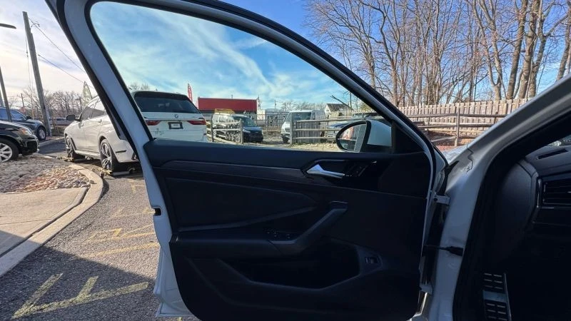 2019 Volkswagen A7 Jetta - Image 9 of 12