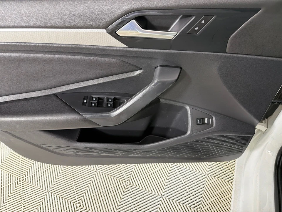 2019 Volkswagen A7 Jetta - Image 9 of 12
