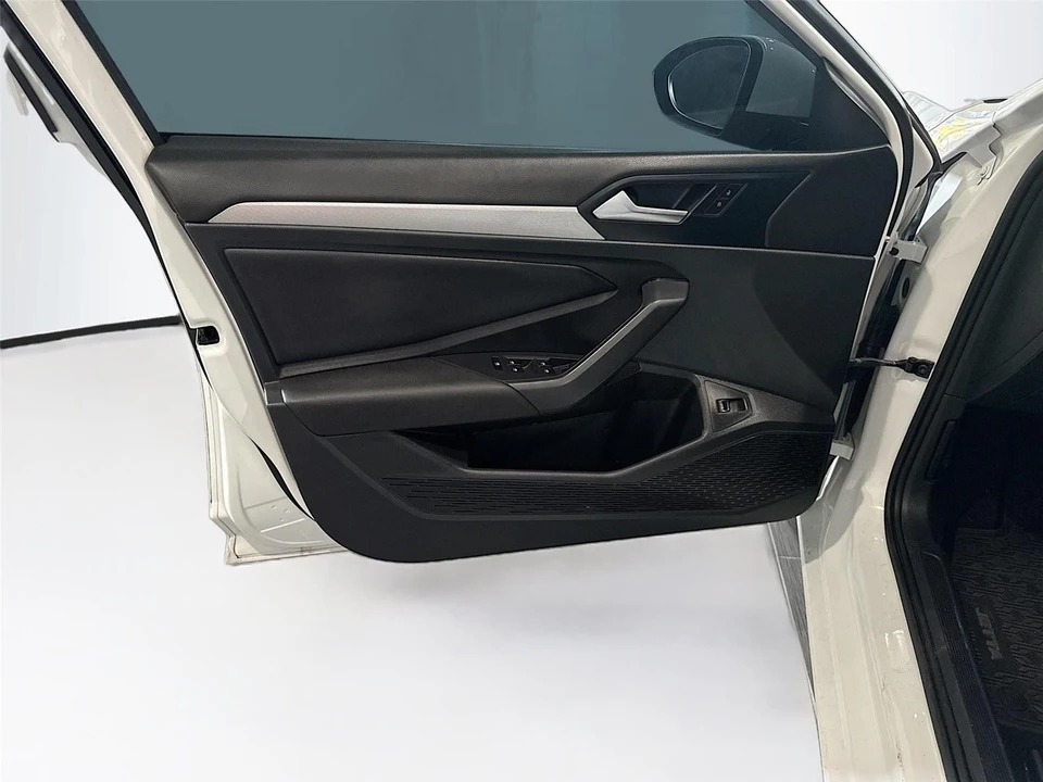 2019 Volkswagen A7 Jetta - Image 9 of 16