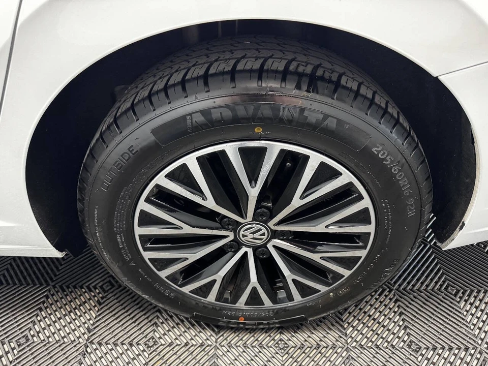 2019 Volkswagen A7 Jetta - Image 18 of 21