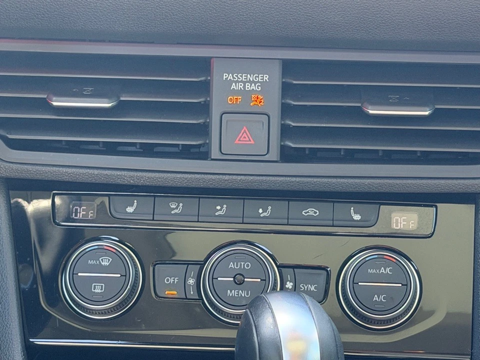 2019 Volkswagen A7 Jetta - Image 17 of 19