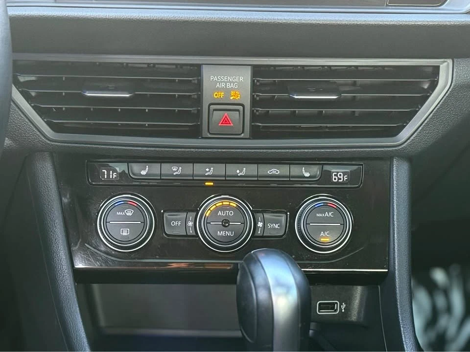2019 Volkswagen A7 Jetta - Image 12 of 17