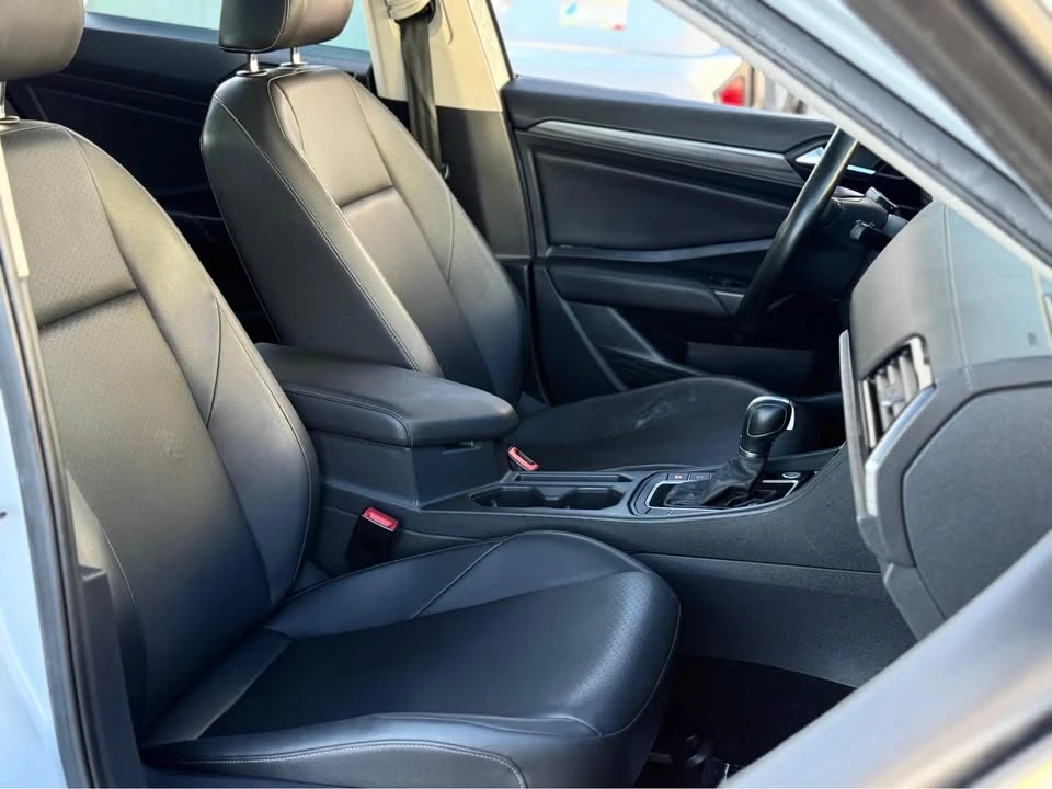 2019 Volkswagen A7 Jetta - Image 10 of 17