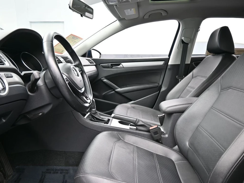 2019 Volkswagen Passat - Image 11 of 12