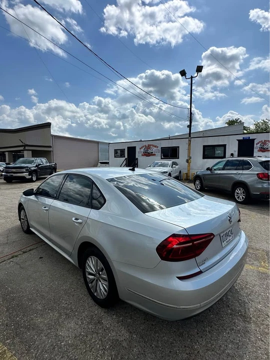 2019 Volkswagen Passat - Image 4 of 10
