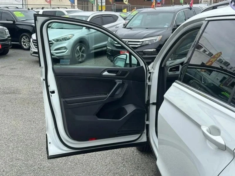 2019 Volkswagen Tiguan - Image 9 of 12
