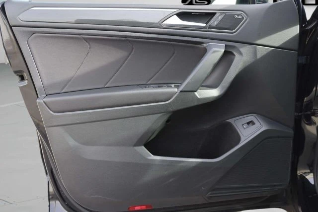 2019 Volkswagen Tiguan - Image 14 of 21