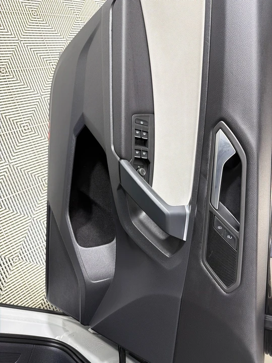 2019 Volkswagen Tiguan - Image 10 of 21