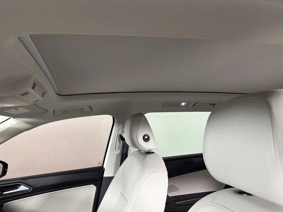 2019 Volkswagen Tiguan - Image 13 of 21
