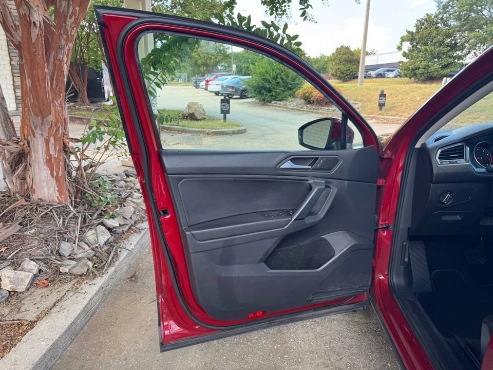 2019 Volkswagen Tiguan - Image 8 of 21
