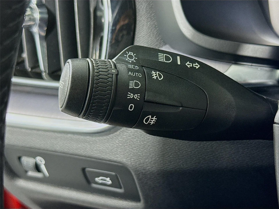 2019 Volvo - Image 5 of 31