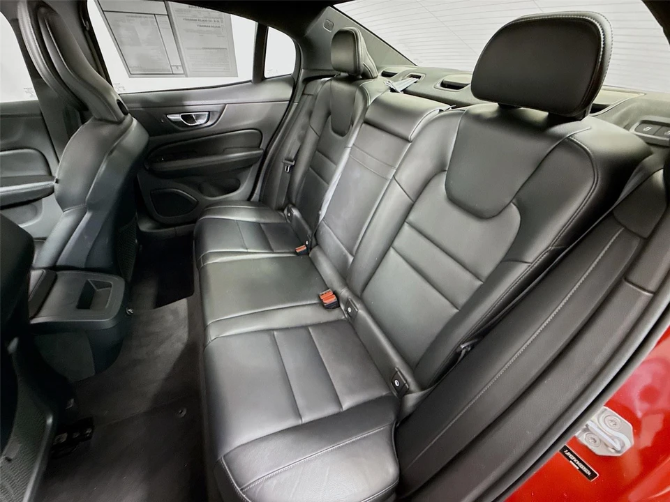 2019 Volvo - Image 21 of 31