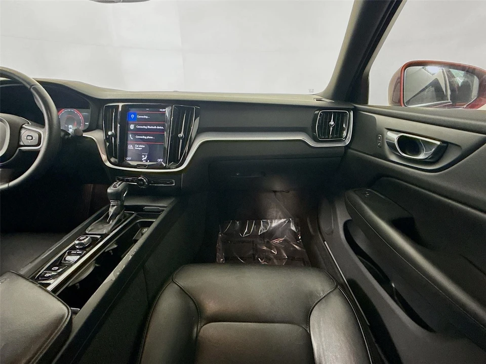 2019 Volvo - Image 26 of 31
