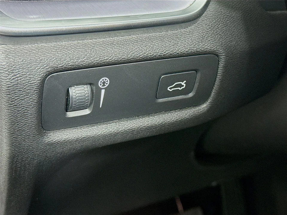 2019 Volvo - Image 8 of 31