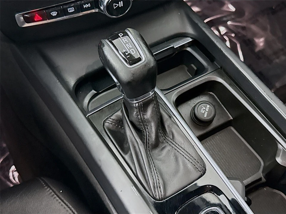 2019 Volvo - Image 18 of 31