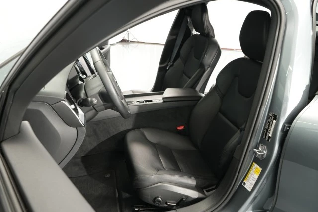 2019 Volvo - Image 20 of 31