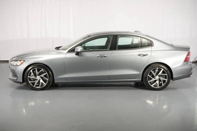 2019 Volvo - Image 2 of 31