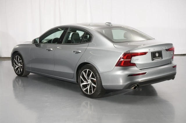 2019 Volvo - Image 16 of 31