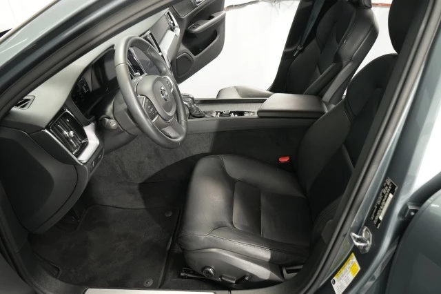 2019 Volvo - Image 21 of 31
