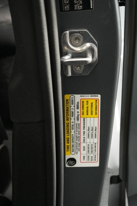 2019 Volvo - Image 26 of 31