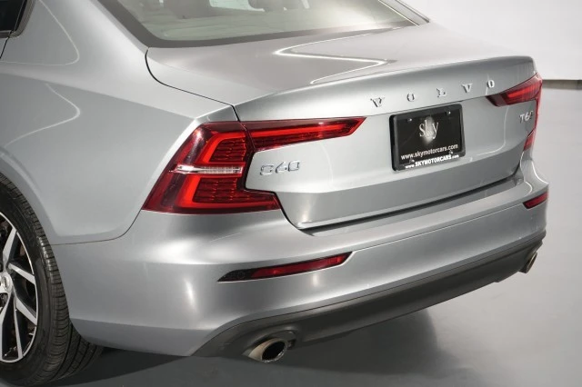 2019 Volvo - Image 15 of 31