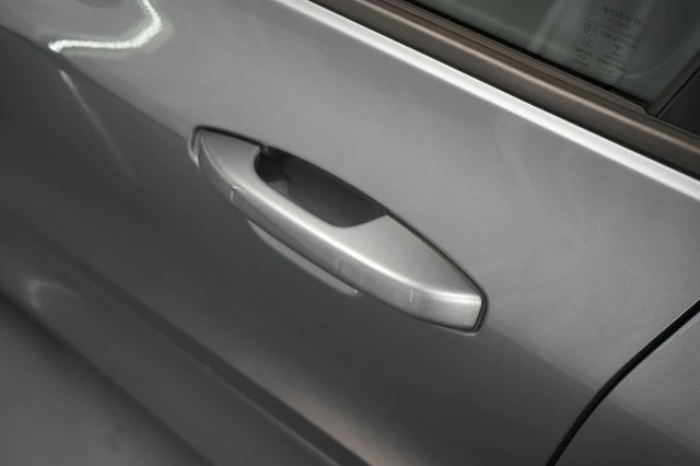 2019 Volvo - Image 18 of 31