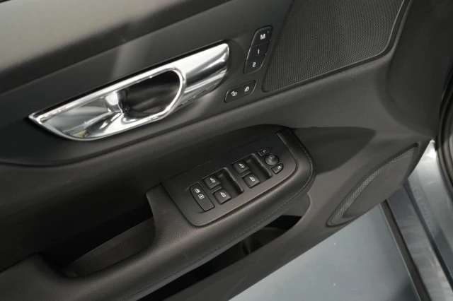 2019 Volvo - Image 24 of 31