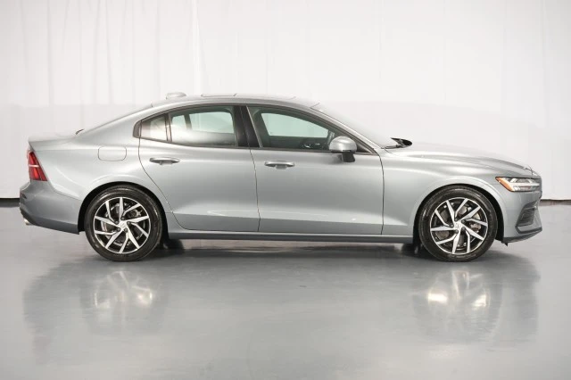 2019 Volvo - Image 9 of 31