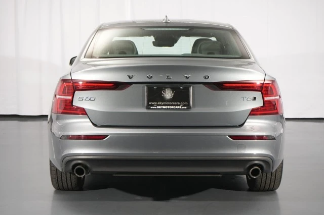 2019 Volvo - Image 14 of 31