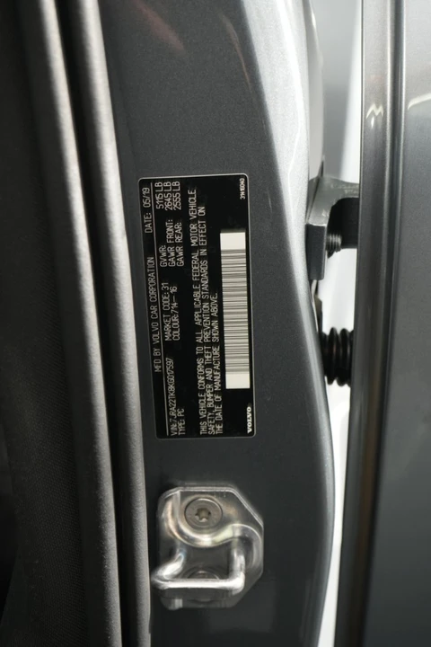 2019 Volvo - Image 25 of 31