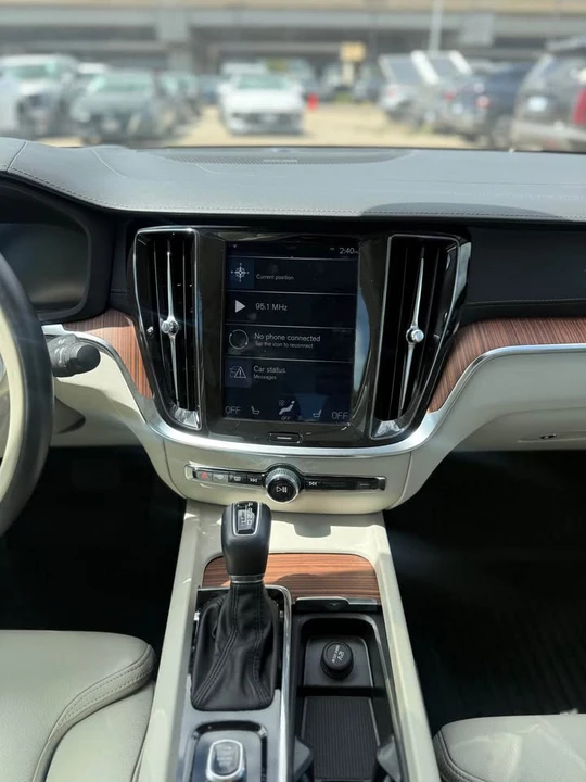 2019 Volvo S60 3rd Gen - Image 10 of 10
