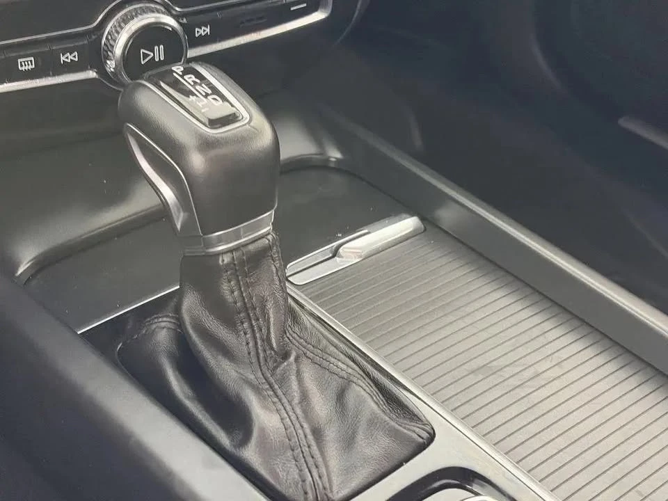 2019 Volvo S60 3rd Gen - Image 15 of 20