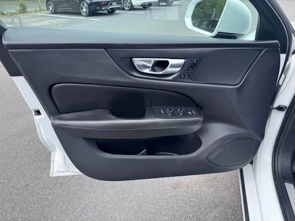 2019 Volvo S60 3rd Gen - Image 8 of 19