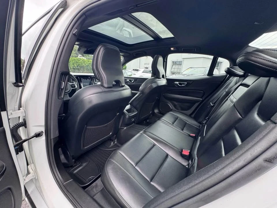 2019 Volvo S60 3rd Gen - Image 15 of 19