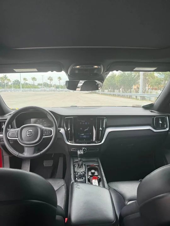 2019 Volvo S60 3rd Gen - Image 12 of 14