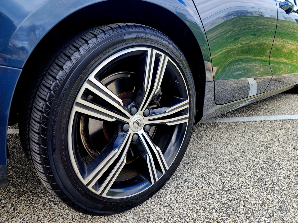 2019 Volvo S60 3rd Gen - Image 27 of 31