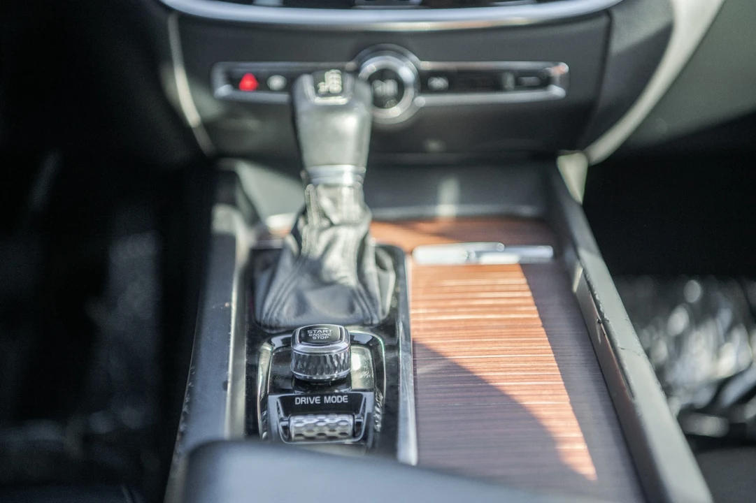 2019 Volvo S60 3rd Gen - Image 19 of 24