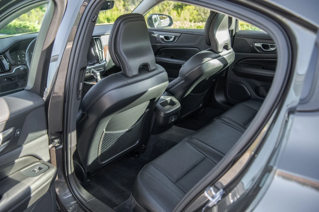 2019 Volvo S60 3rd Gen - Image 16 of 24