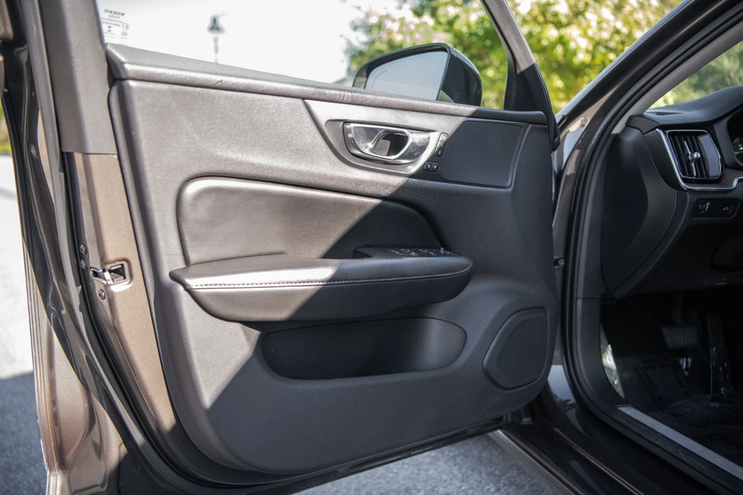 2019 Volvo S60 3rd Gen - Image 10 of 24